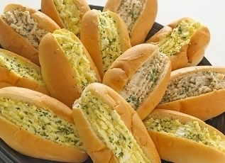 Pains farci (œufs, poulet et jambon), (1/pers.)