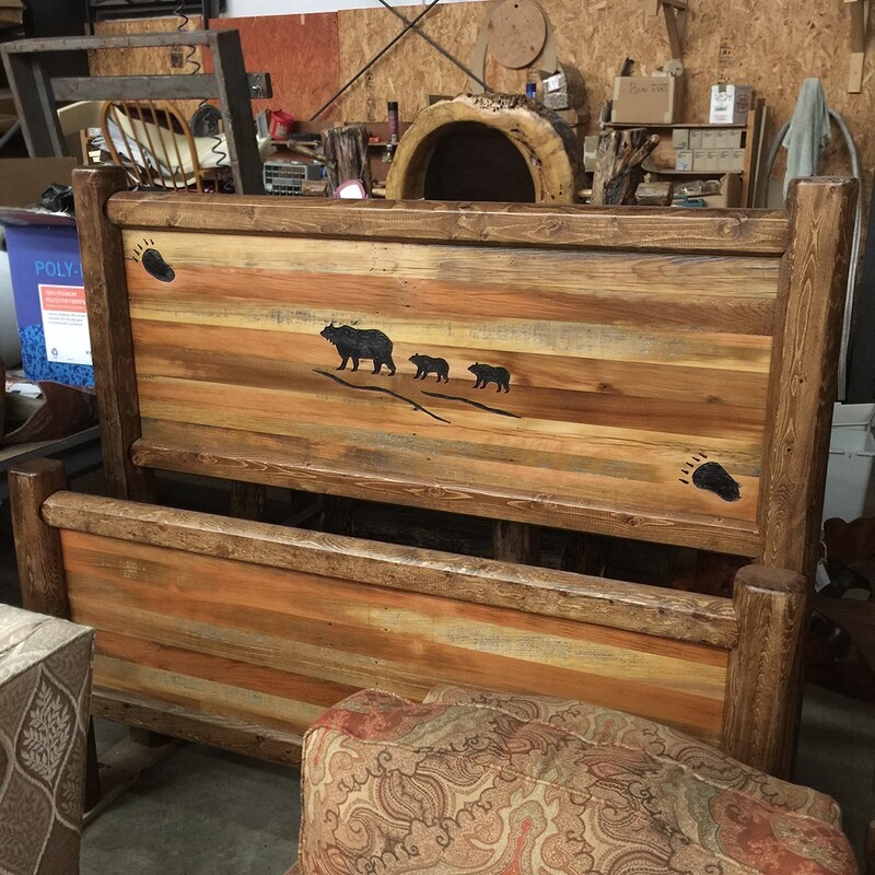 Barnwood Deluxe Queen Round Leg