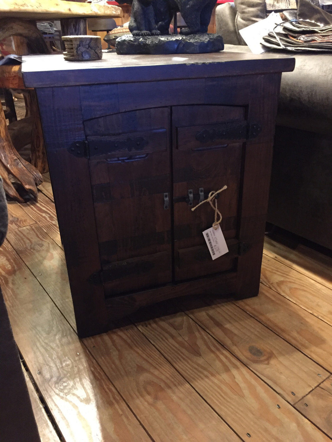 End table with 2 Doors