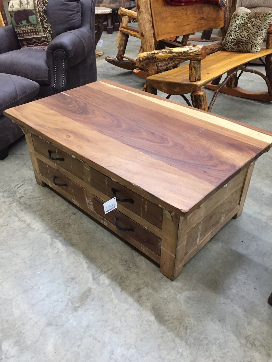 Cocktail Table w/8 Drawer