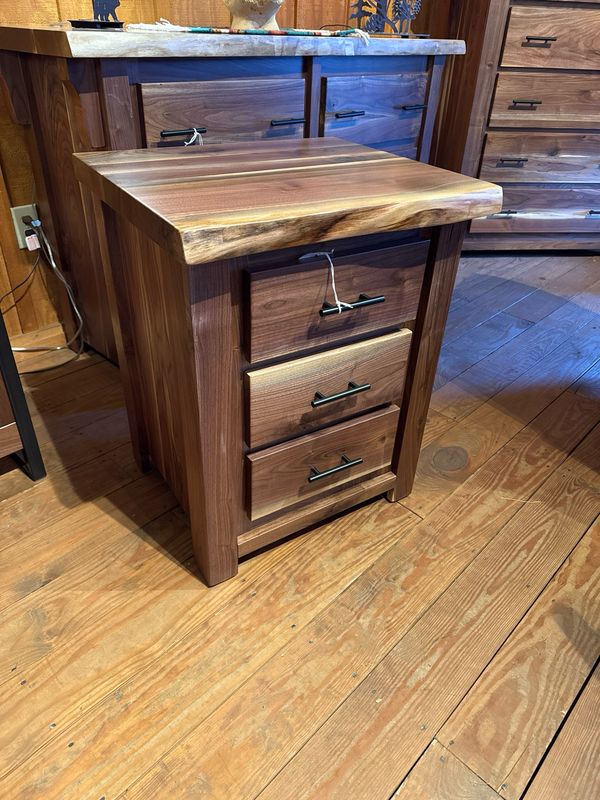 3 Drawer Nightstand Walnut