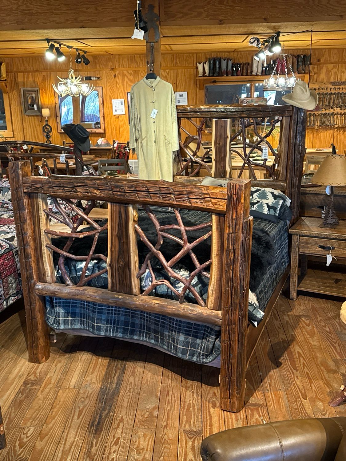 Queen Antique Hand Hewn  W/mountain Laural