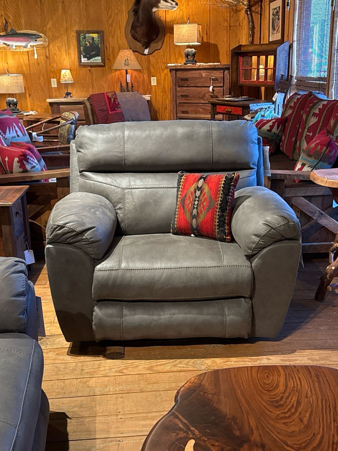 Atlas Extra Wide Wall Hugger