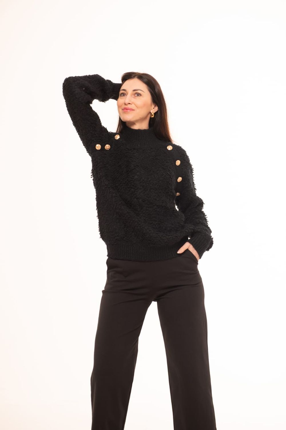 Sweater a la base con botones.