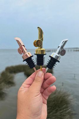 Self Closing Pouring Spouts