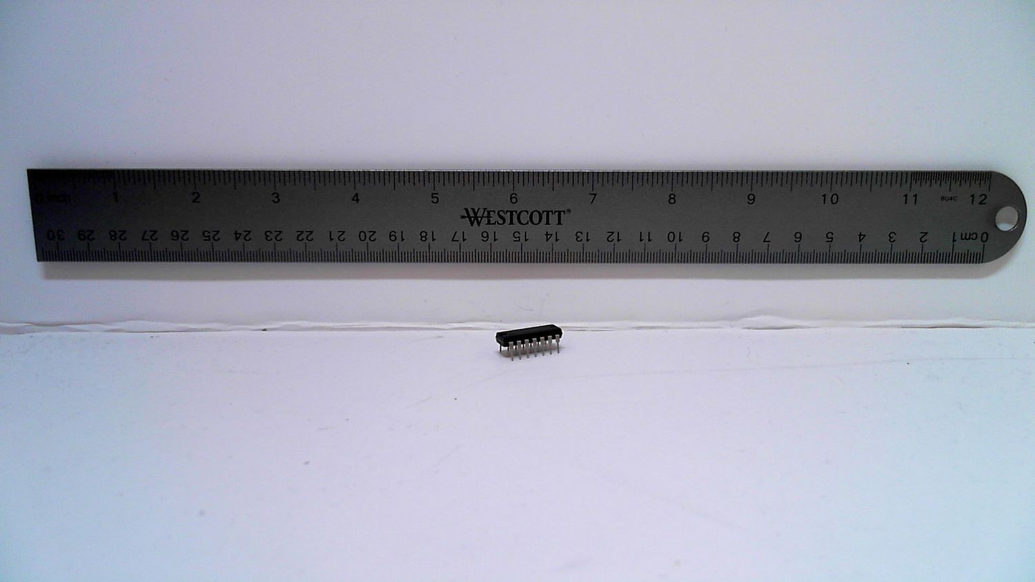 IC - CD4093BE - Quad logic gate