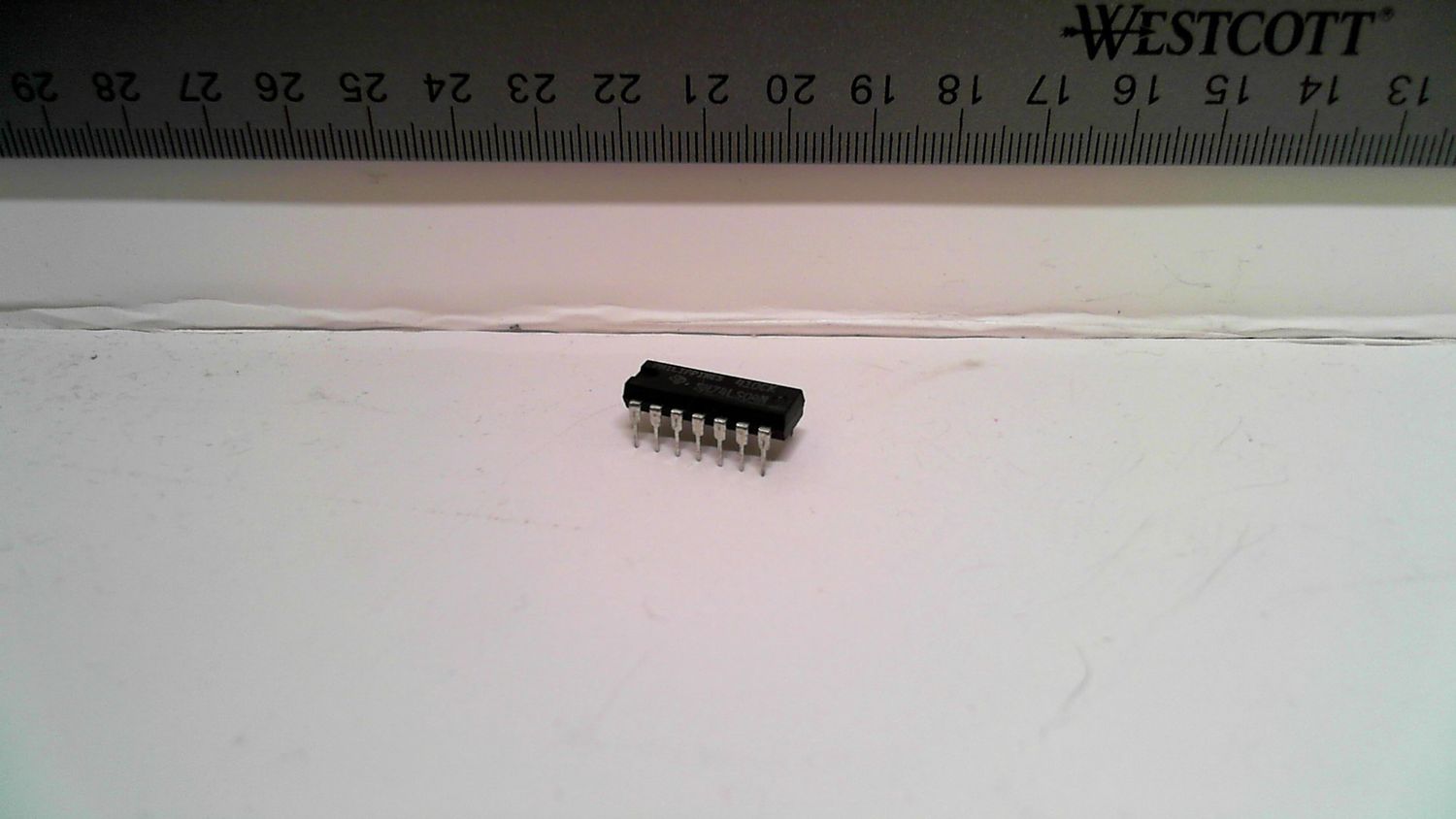 IC SN7404N Inverter