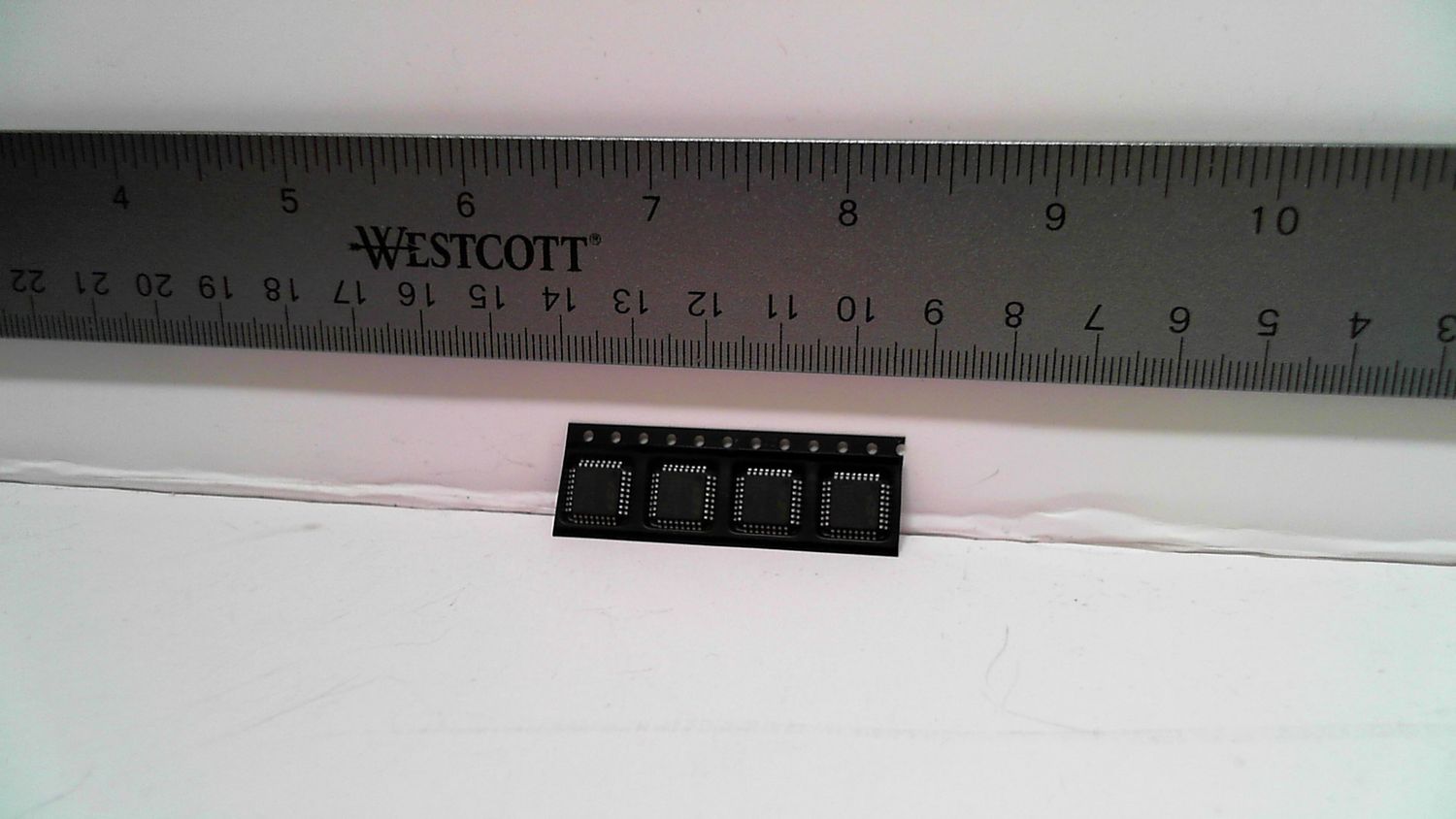 Microcontroller - C8051F381 - 8 bit 64 kb