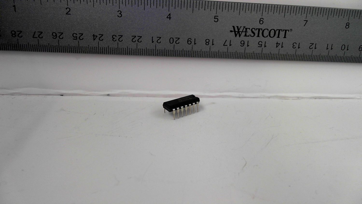 IC - CD4001UBE - Quad NOR Gate
