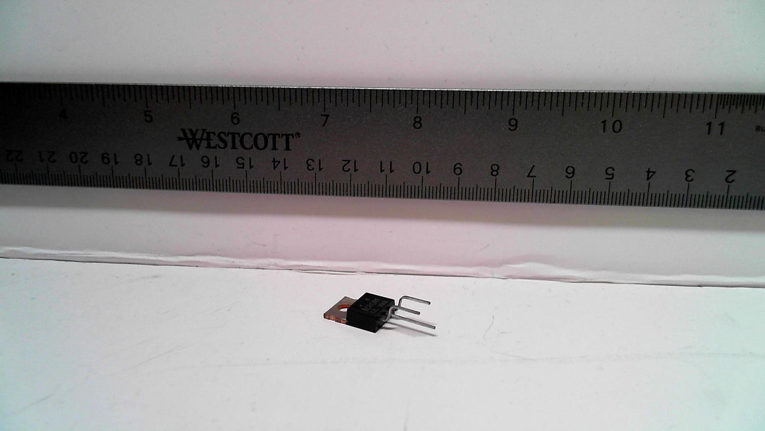 TRIAC - BCR6AM12L