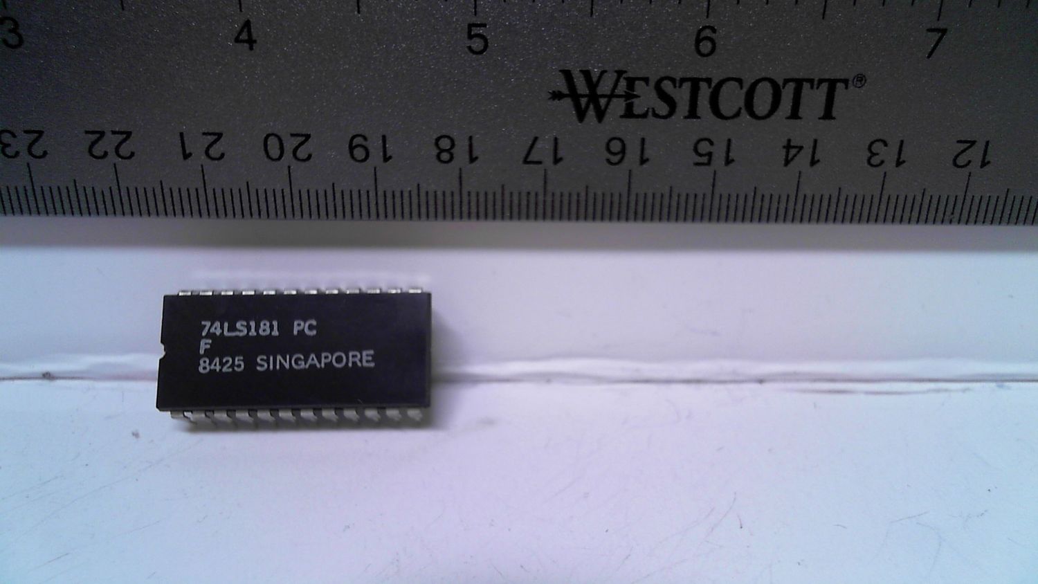 IC - 74LS181 - Arithmetic logic unit