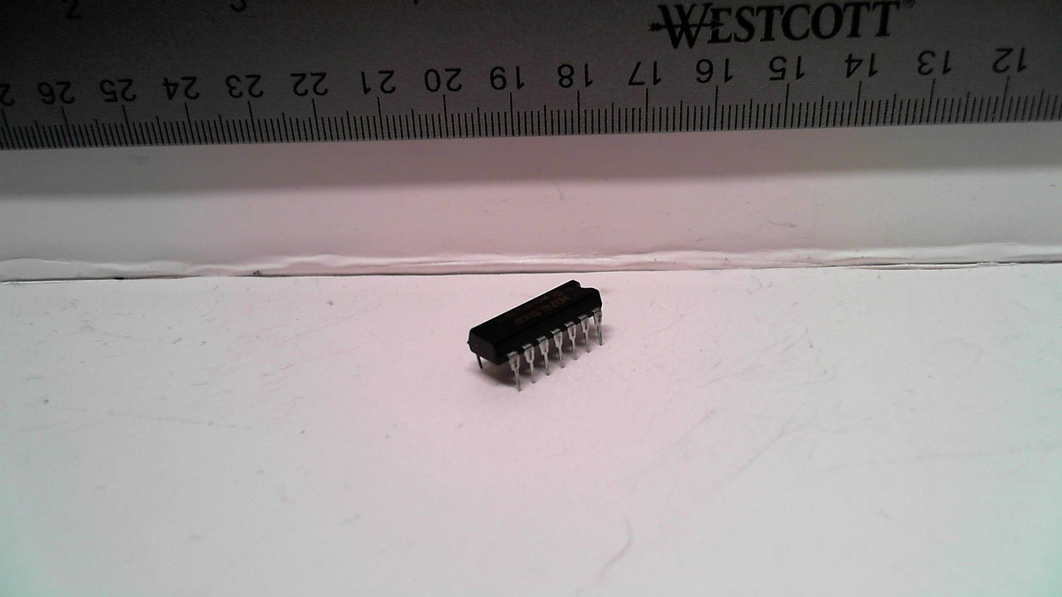 IC -  74LS00 - Logic gate