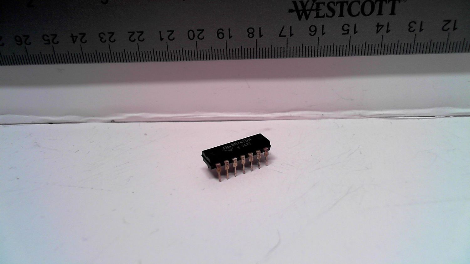 IC - SN7425 - 4 input NOR Gate