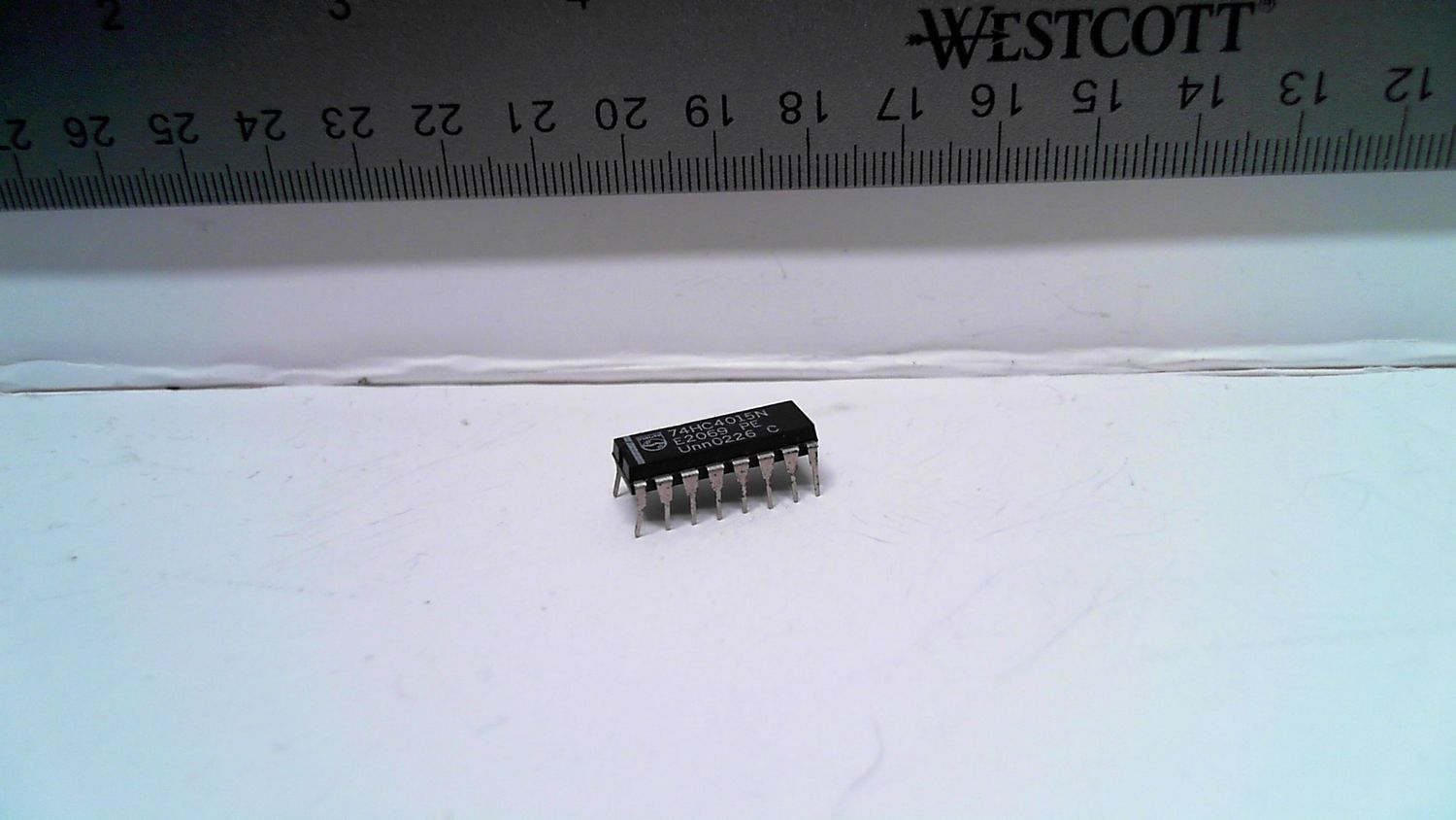IC - 74HC4105E/N - 4 bit Shift Register