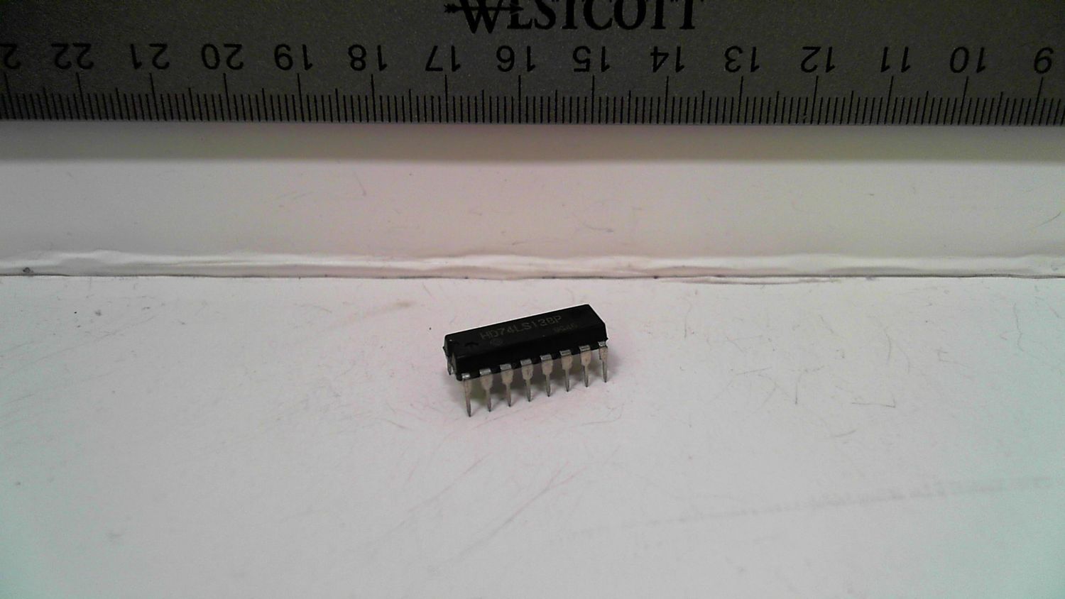 IC - HD74LS138  - Decoder/Demultiplexer
