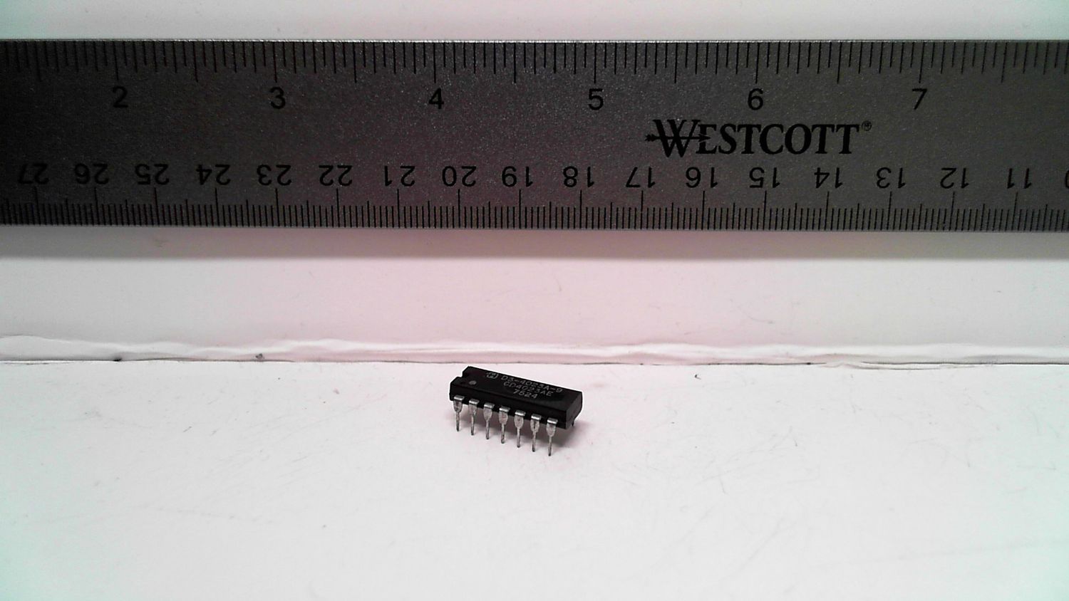 IC - CD4023 - Triple NAND Gate