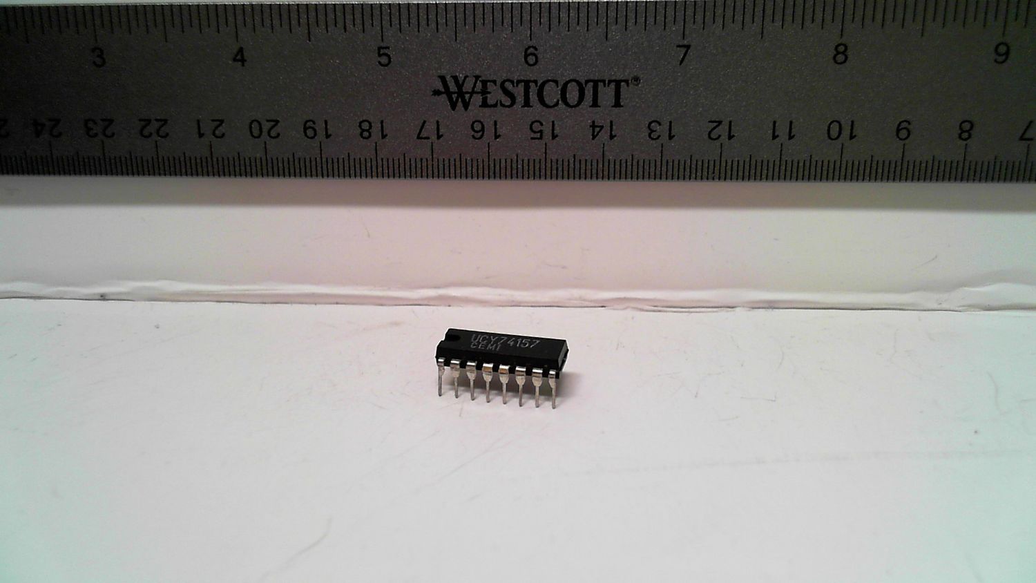 IC - 74157 - 2-to-1 Line Data Selector