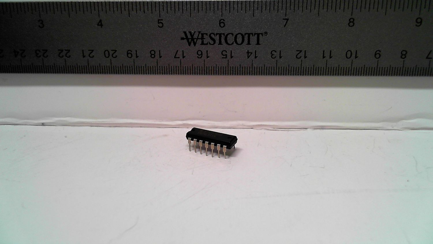 IC - 74LS11 - AND Gate
