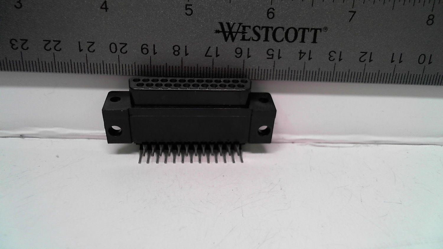 25 Pin 90 Degree Male to Female Port