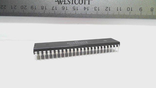 IC - MC68008P8 - 32 Bit Microprocessor/Microcontroller