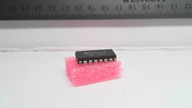 IC - KM164A-15 - DRAM