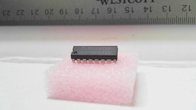 IC - CD4050 and 74HC4050 - Hex Non-Inverting Buffer