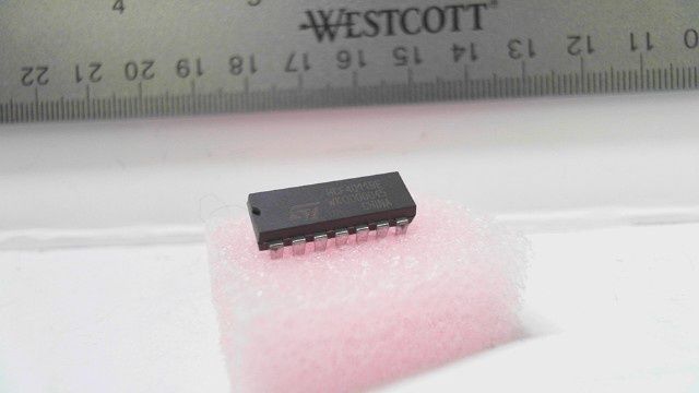 IC - CD4011 - Quad 2-input NAND gate