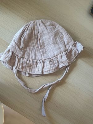 Zonnehoedje van Mousseline