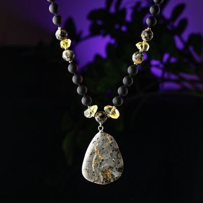 Black/lemon amber beads natural shape pendant necklace