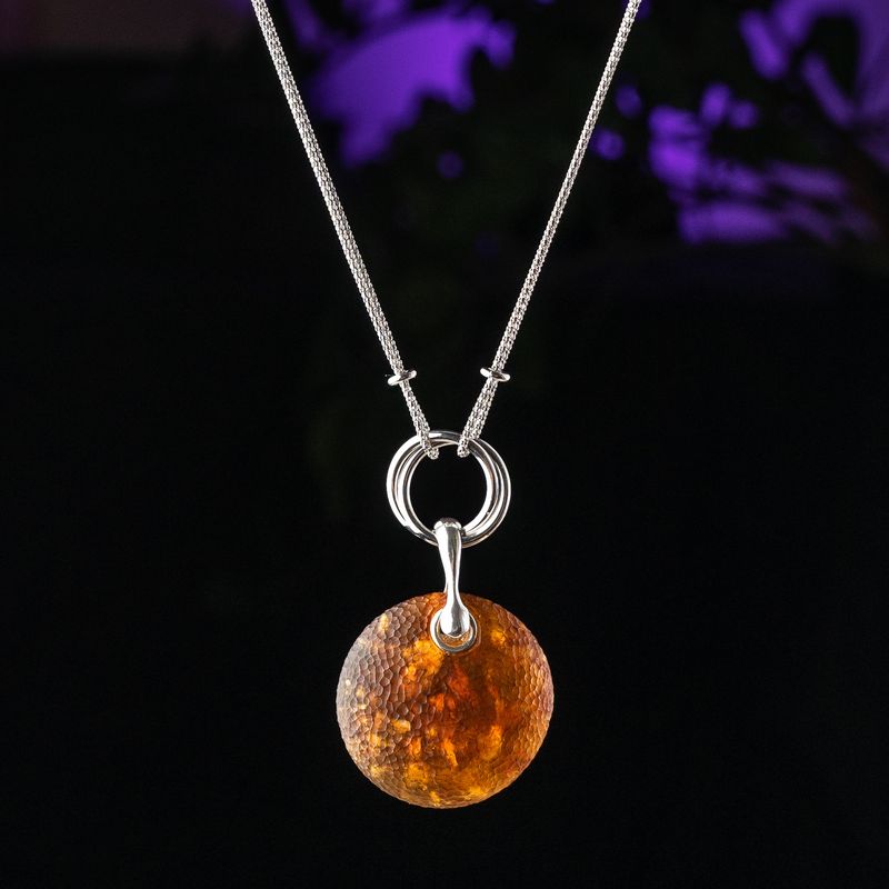 &quot;Full moon&quot; carved texture amber pendant necklace on silver chain