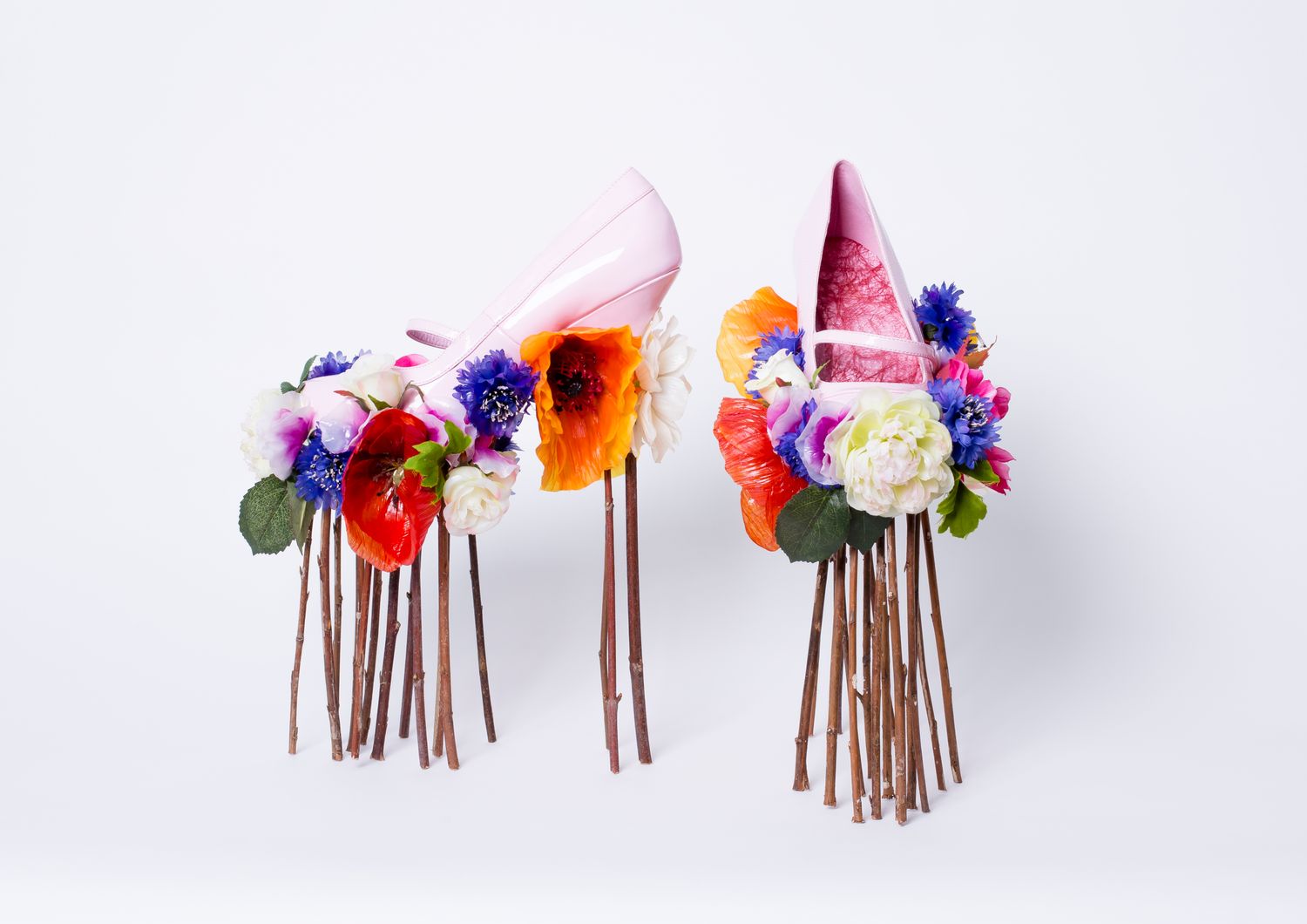 Walk on a field of Flowers, 2016 wearable Joyce de Gruiter