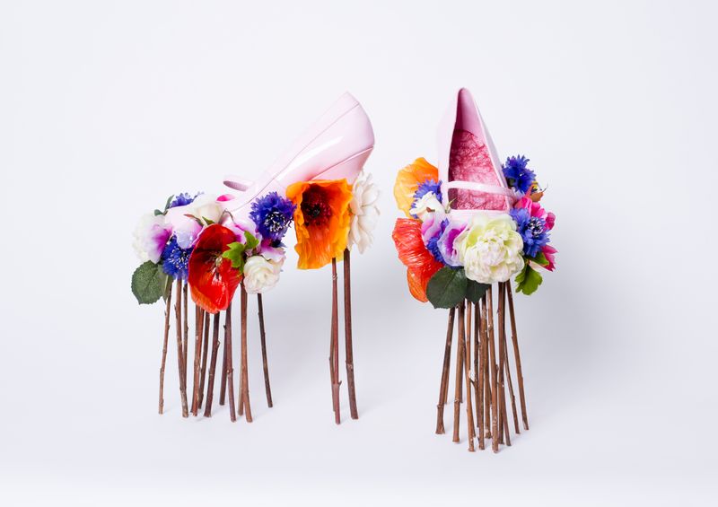 Walk on a field of Flowers, 2016 wearable Joyce de Gruiter