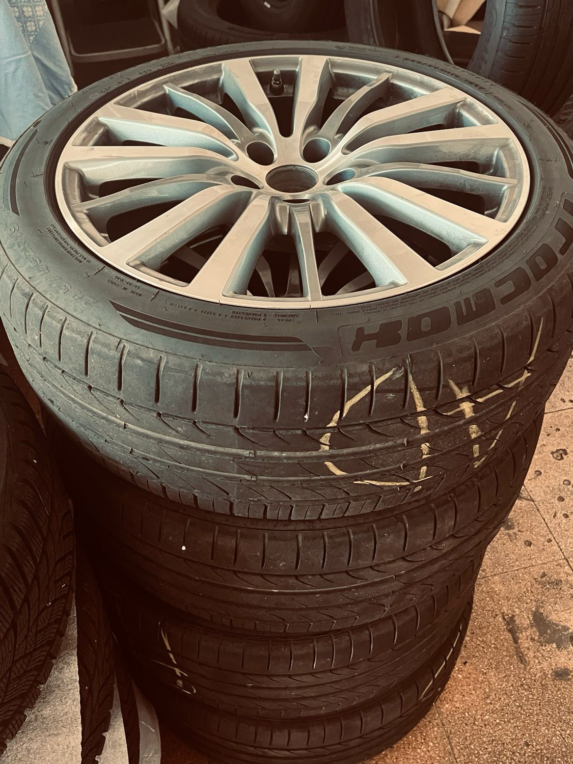 4 cerchi da 19 Maserati completi di gomme usati