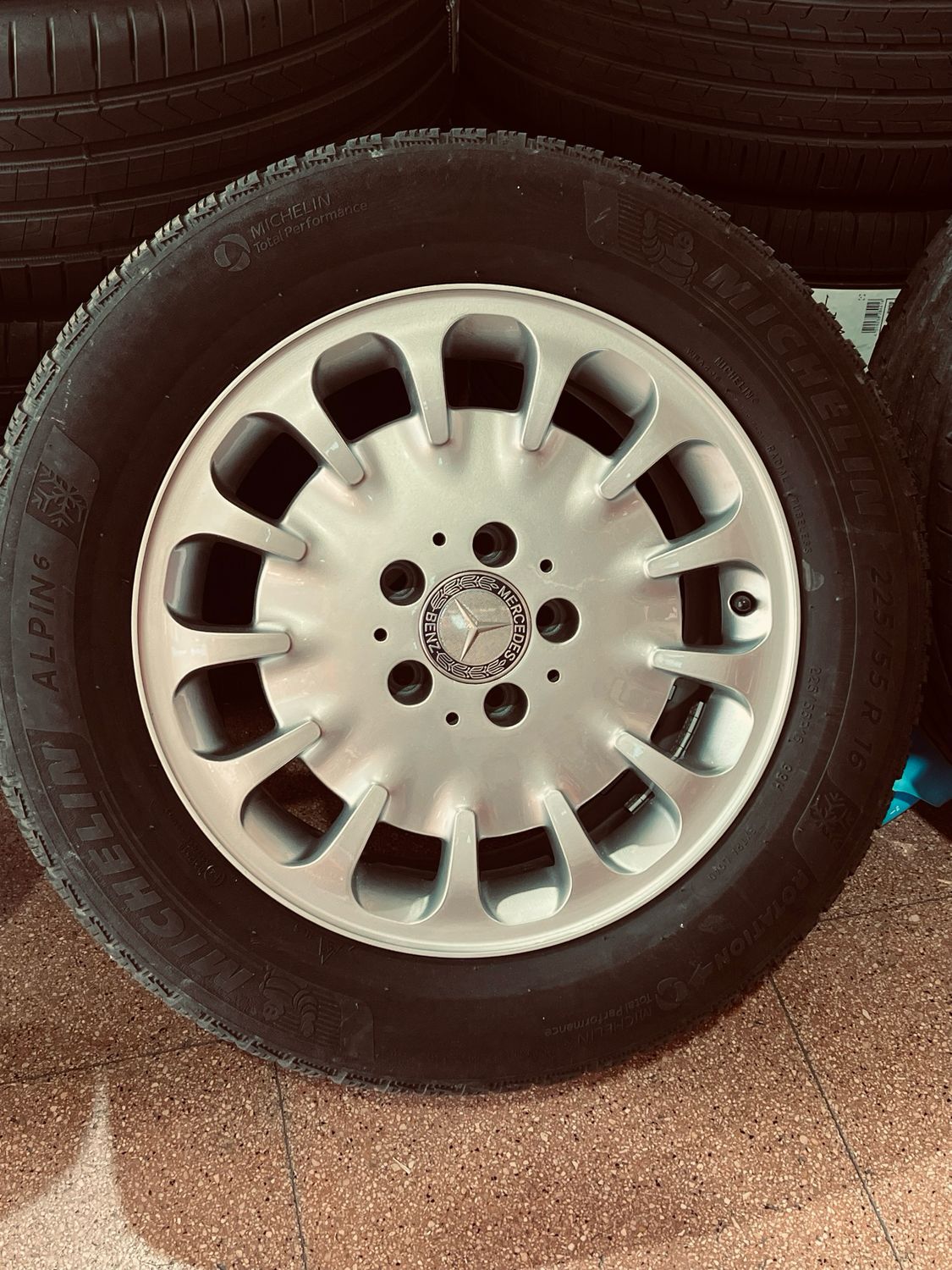 4 cerchi da 16 Mercedes compreso di gomme