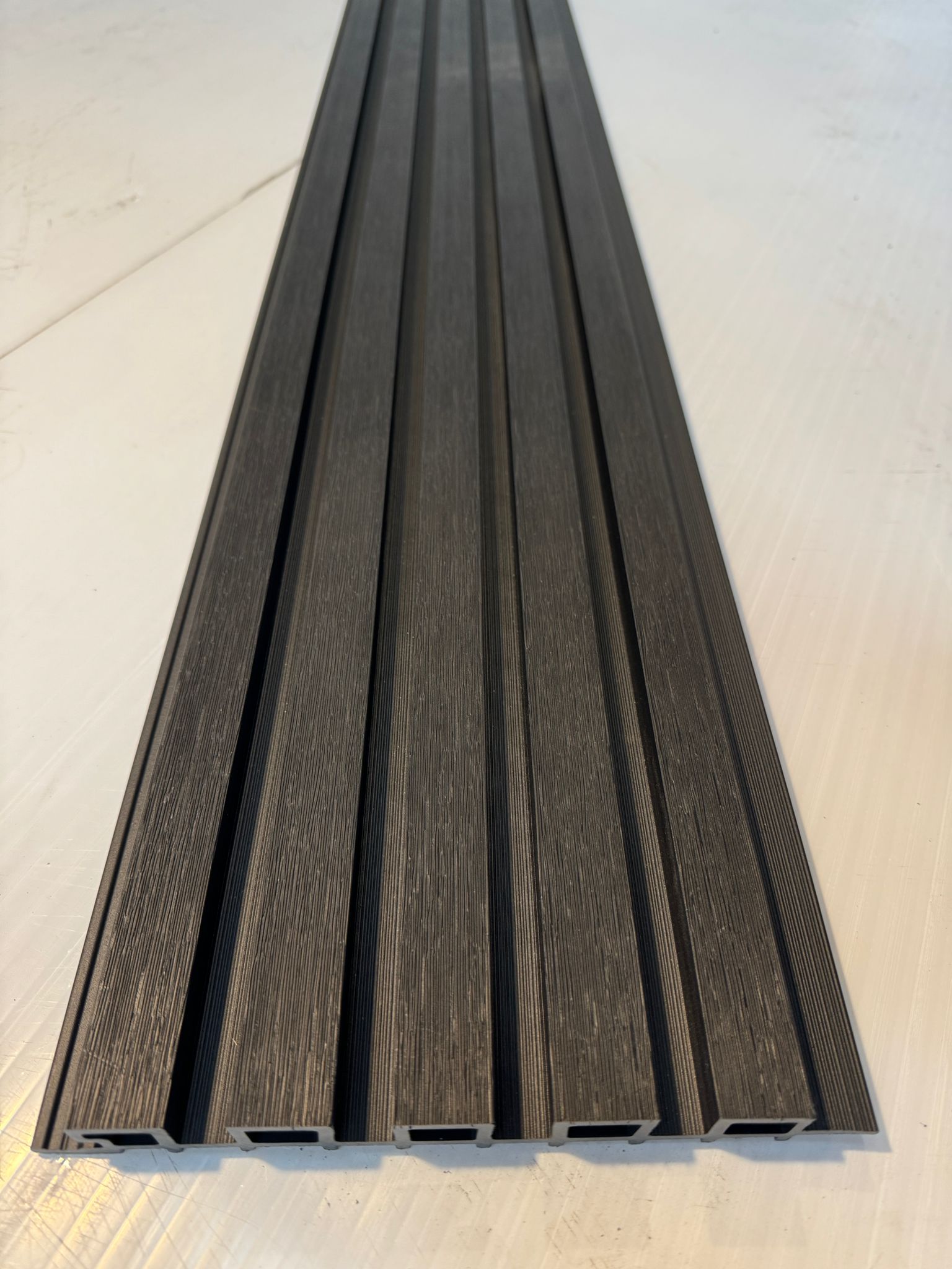 External Cladding In Black 5 Slat 3.6 M