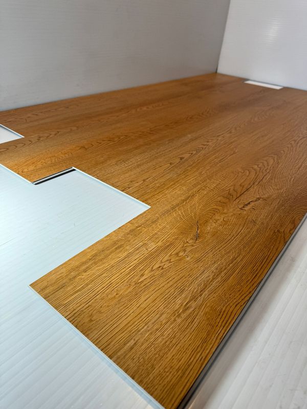 SPC Flooring Amber oak Color 7MM