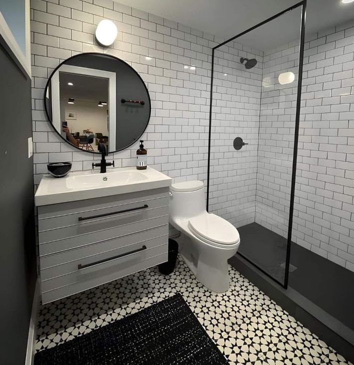 Mirror in Round shape with Black Frame- MIRO600NL