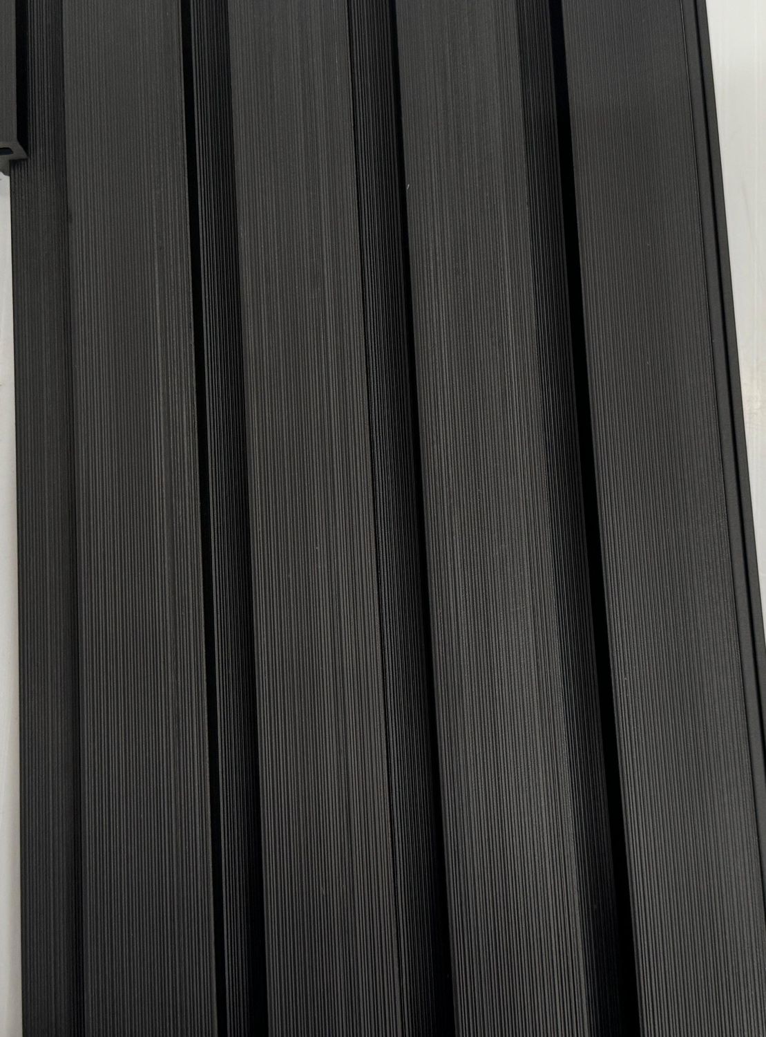 External Cladding In Black 4 Slat 3 M