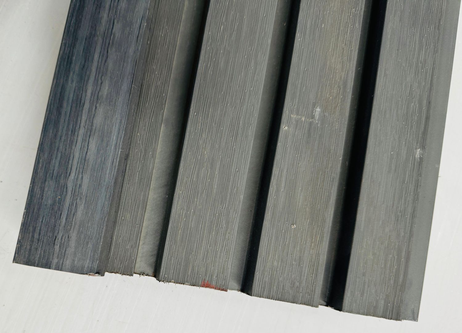 External Cladding In Grey 4 Slat 5.8 M