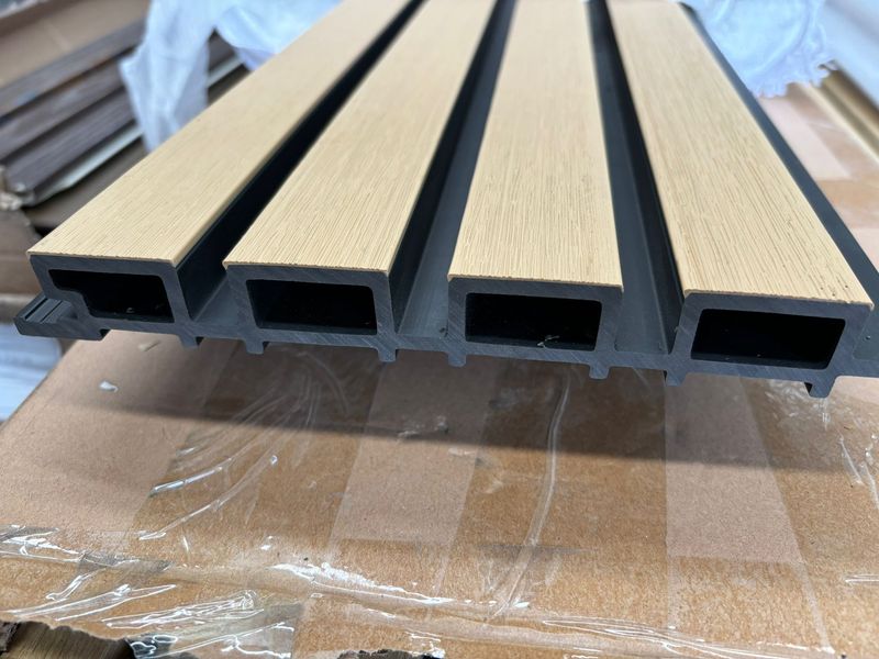External Half Cladding In Natural Oak 4 Slat 3 M