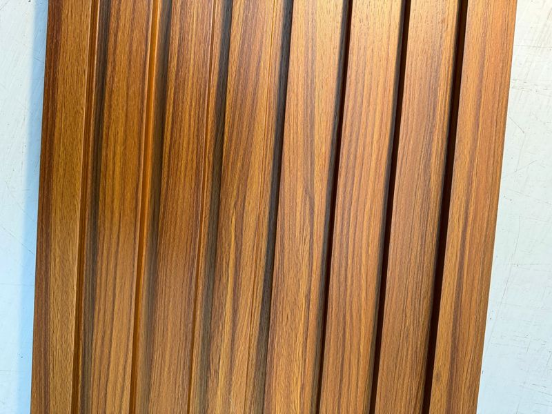 Internal Cladding In Ebony Wood 4 Slat 2.7 M