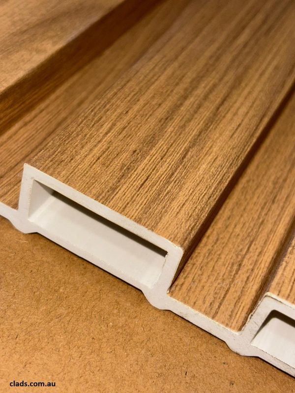 Internal Cladding In Teak 4 Slat 5.8 M