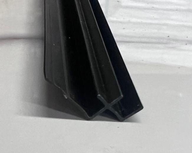 TRIM FOR INTERNAL CORNER FOR MARBLE SHEET IN BLACK 3 M