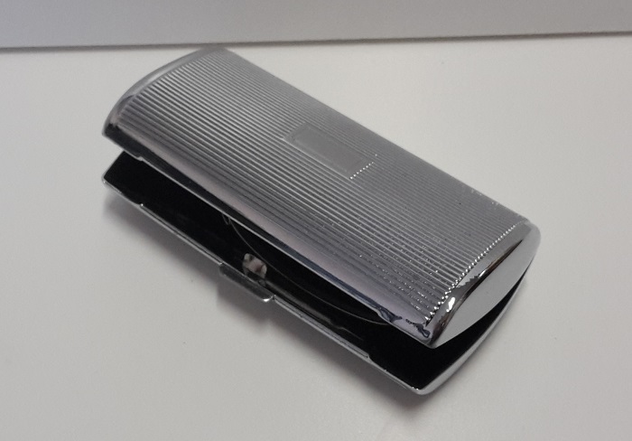 occhiali da lettura pieghevoli tascabili Microvision Folding Vision in metallo argentato - custodia occhiali da lettura pieghevoli tascabili Microvision Folding Vision in metallo argentato - custodia