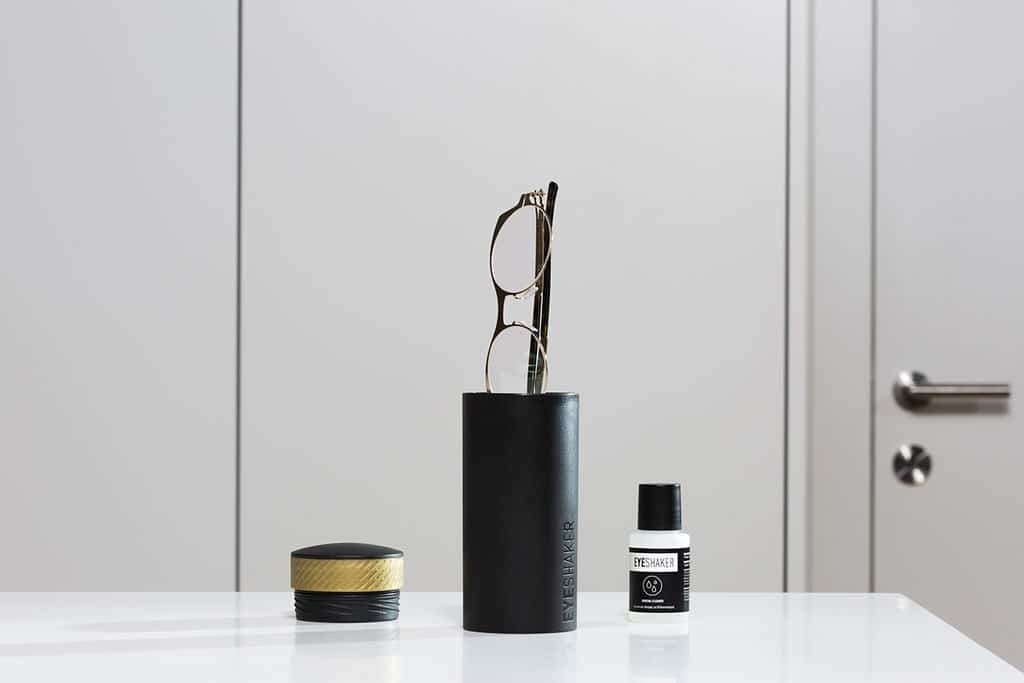 Eyeshaker - Kit per pulizia occhiali Shaker + Cleaner + Microfibra Eyeshaker - Kit per pulizia occhiali Shaker + Cleaner + Microfibra