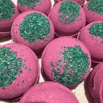 RING Large Round Bath Bomb (Contains Silver Plated Ring)