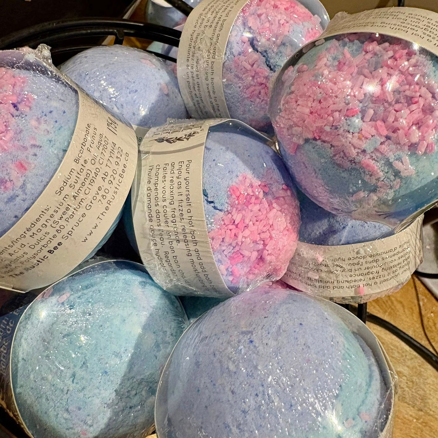 CRYSTAL Large Round Bath Bomb (Contains natural crystal)