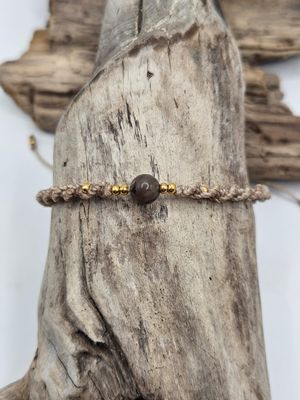 Armband mit versteinertem Holz