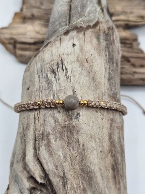 Armband mit versteinertem Holz