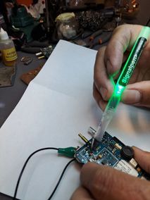 SIGNALPEN(TM) PENCIL SIZE RF DETECTOR LIGHT,  60 Hz to 1.2 GHz, Miliwatts to Kilowatts, Direct Contact or Inductive Detector, No Battery! Fits in Shirt Pocket!